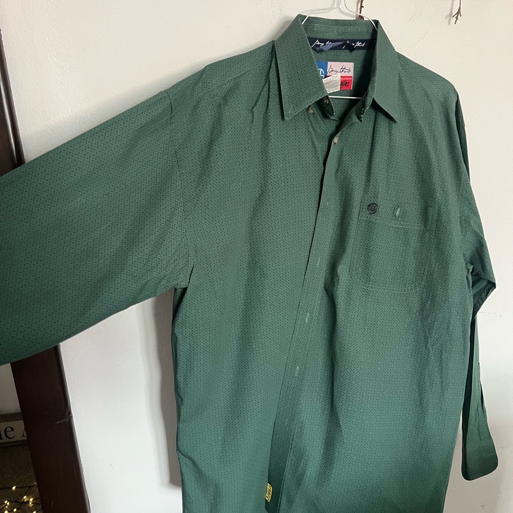 Men's Green Casual Button Down Shirt - Picture 3 of 5